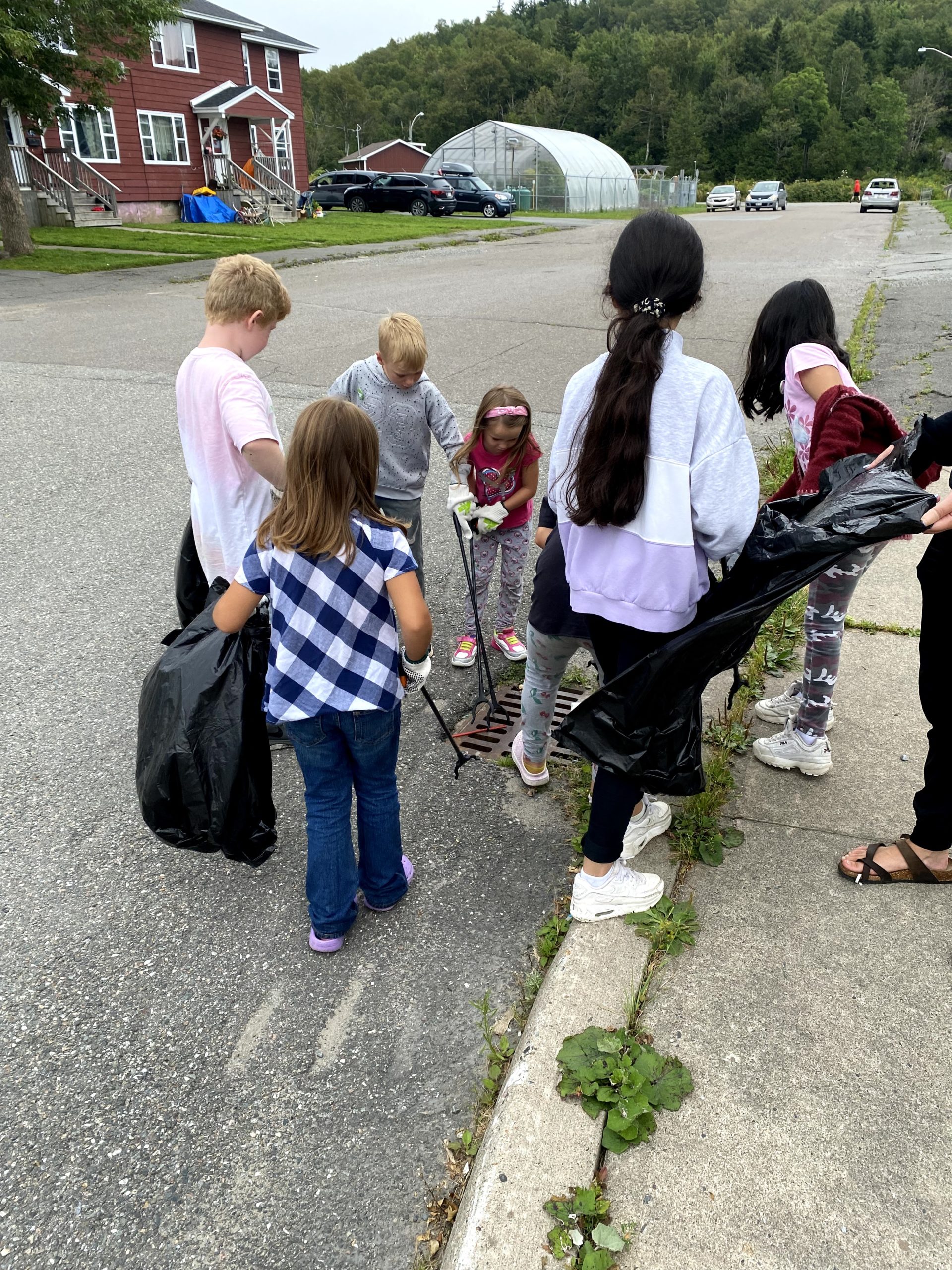 Crescent Valley Resource Centre’s Summer Squad Cleans Up for “Earth Day